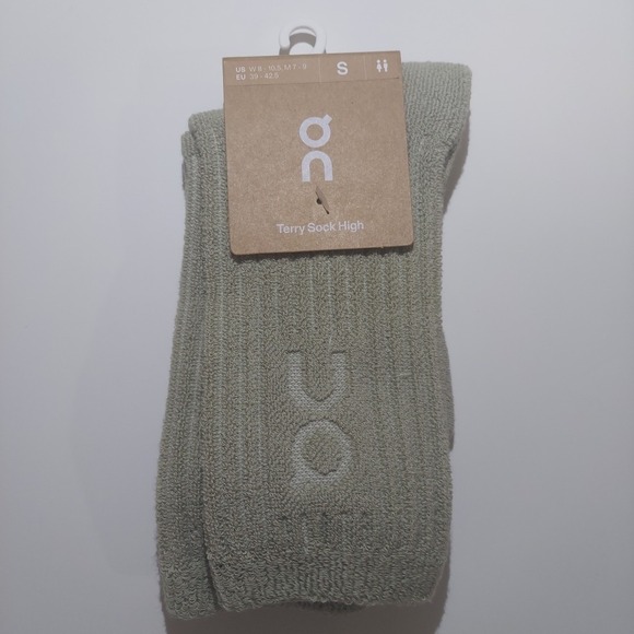 Once We Were Warriors Other - 1 Pair Unisex Size S - W8-10.5 / M 7-9 - On Cloud Terry Socks High Desert Green